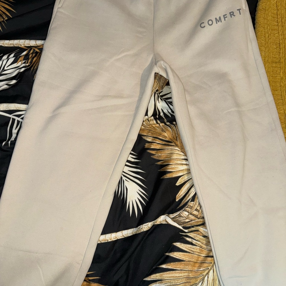 ❗SOLD❗ Never Worn- Viral Comfrt Clothing Sweatpants